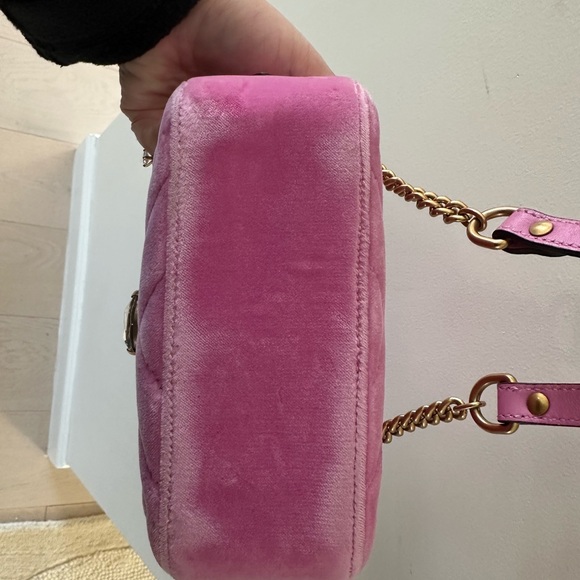 Gucci Pink Velvet Crossbody Bag - Picture 4 of 8